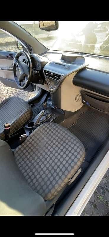 Usata Toyota iQ 68 CV (50 kW) 2009 Bianco Utilitaria