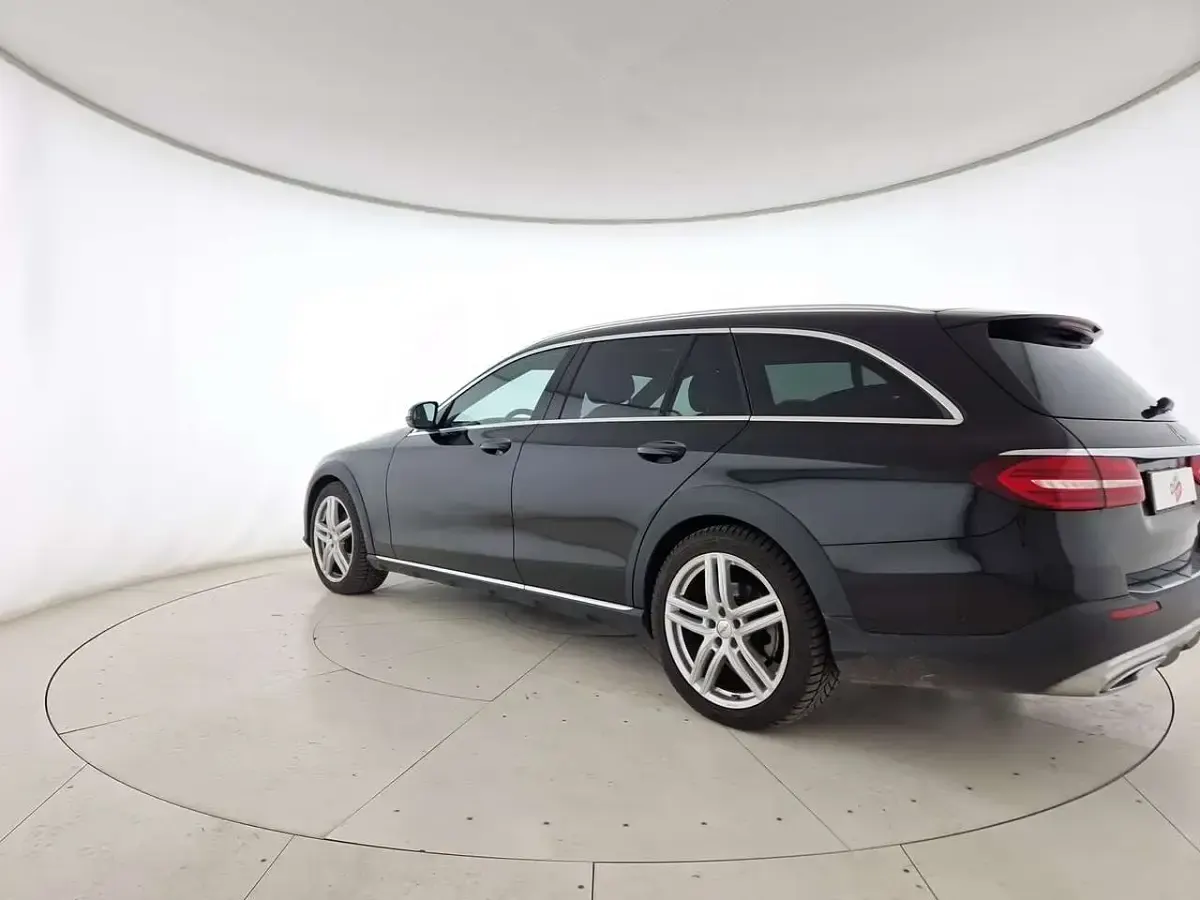 Usata Mercedes E220 All-Terrain Business 194 CV (142 kW) 2022 Nero ossidiana Station wagon