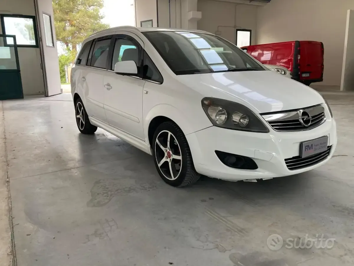 Usata Opel Zafira Tourer Cosmo 150 CV (110 kW) 2012 Bianco Monovolume