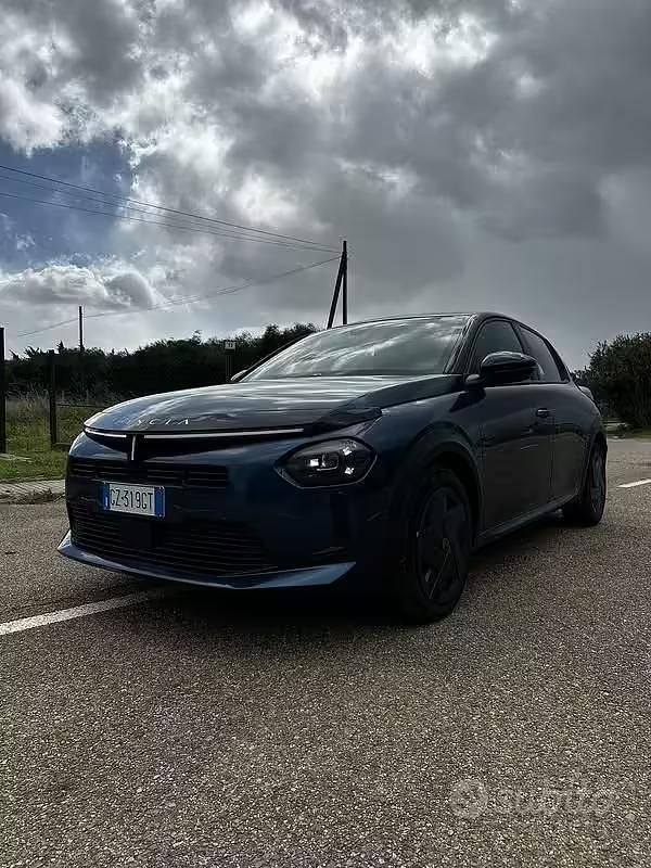 Usata Lancia Ypsilon 101 CV (74 kW) 2025 Blu/azzurro Utilitaria