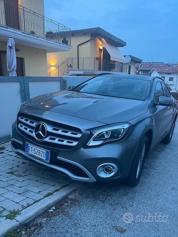 Usata Mercedes GLA200 Business 136 CV (100 kW) 2019 Grigio SUV