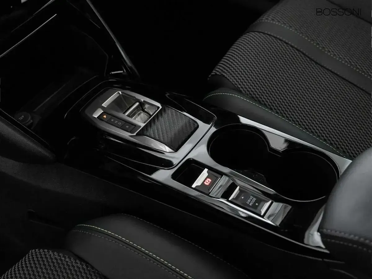 Usata Peugeot e-2008 GT 100 kW (136 CV) 2024 Grigio SUV