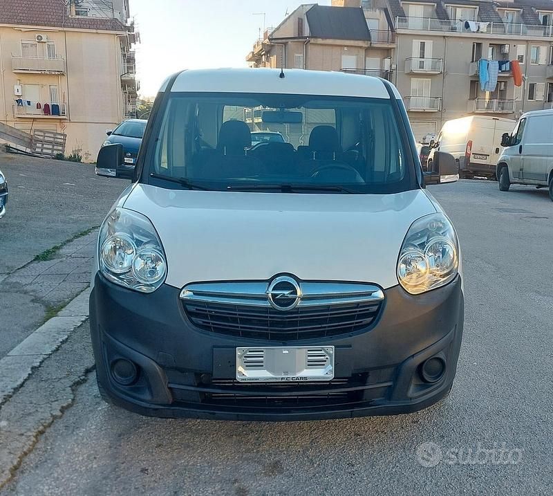 Occasion Opel Combo 90 ch (66 kW) 2012 Blanc Monospace