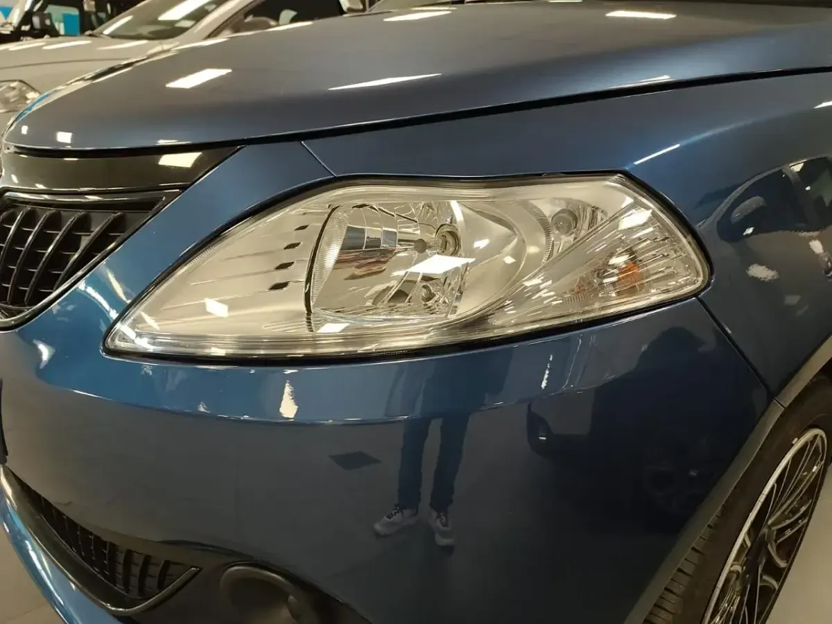 Usata Lancia Ypsilon Gold 69 CV (50 kW) 2025 Blu Utilitaria