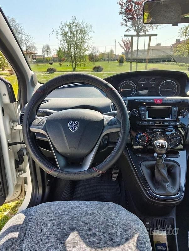 Usata Lancia Ypsilon 69 CV (50 kW) 2019 Bianco Utilitaria