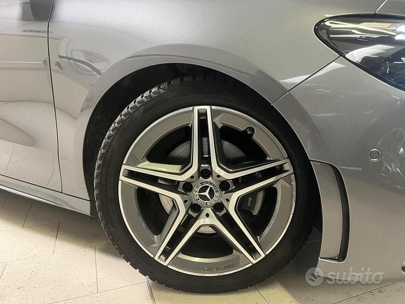Usata Mercedes B200 Premium 150 CV (110 kW) 2019 Grigio Monovolume