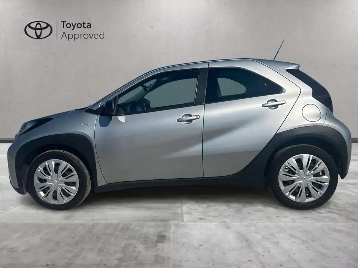 Usata Toyota Aygo X Active 72 CV (52 kW) 2022 Grigio SUV