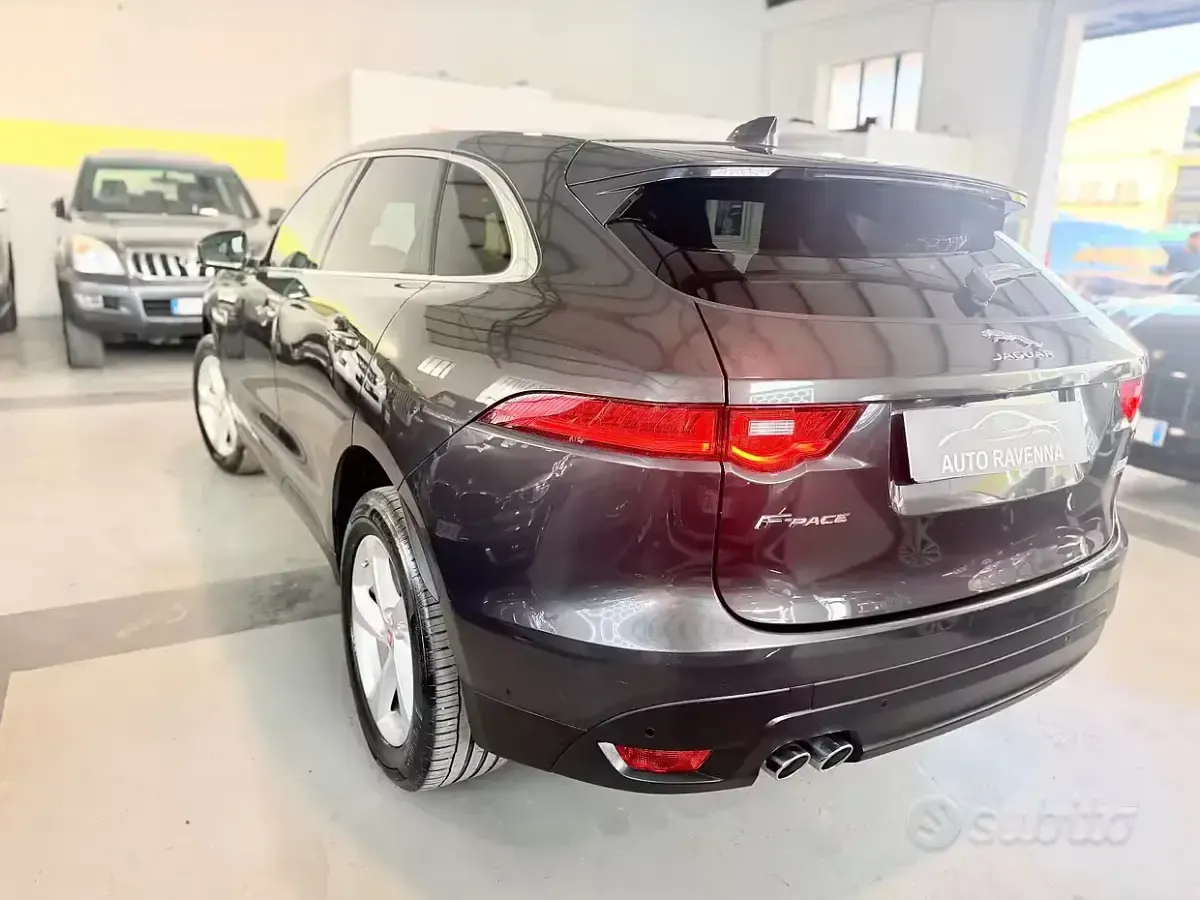 Usata Jaguar F-Pace Pure 180 CV (132 kW) 2019 Grigio SUV