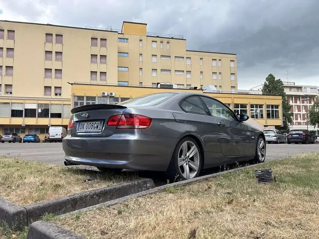 Usata BMW 320 177 CV (130 kW) 2007 Grigio Coupé