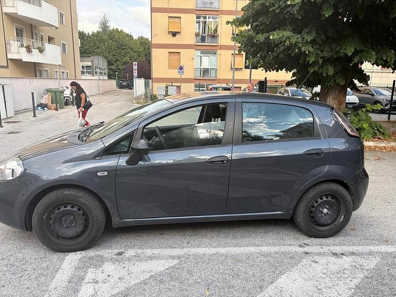 Usata Fiat Grande Punto 75 CV (55 kW) 2014 Grigio Utilitaria