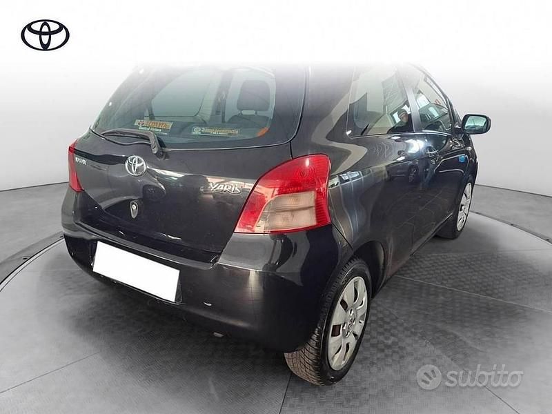 Usata Toyota Yaris Sol 69 CV (50 kW) 2008 Argento Utilitaria