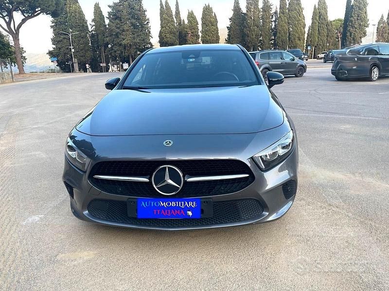 Usata Mercedes A180 Premium 115 CV (84 kW) 2022 Grigio Berlina