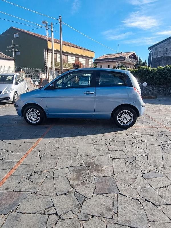 Usata Lancia Ypsilon 75 CV (55 kW) 2006 Blu Utilitaria