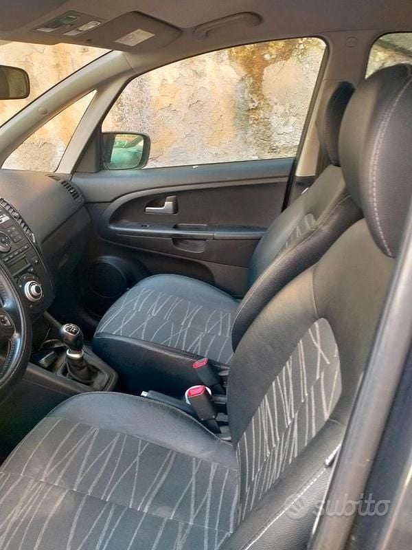 Usata Kia Venga 90 CV (66 kW) 2014 Grigio Utilitaria