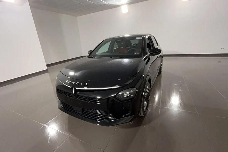 Usata Lancia Ypsilon 101 CV (74 kW) 2025 Nero Utilitaria