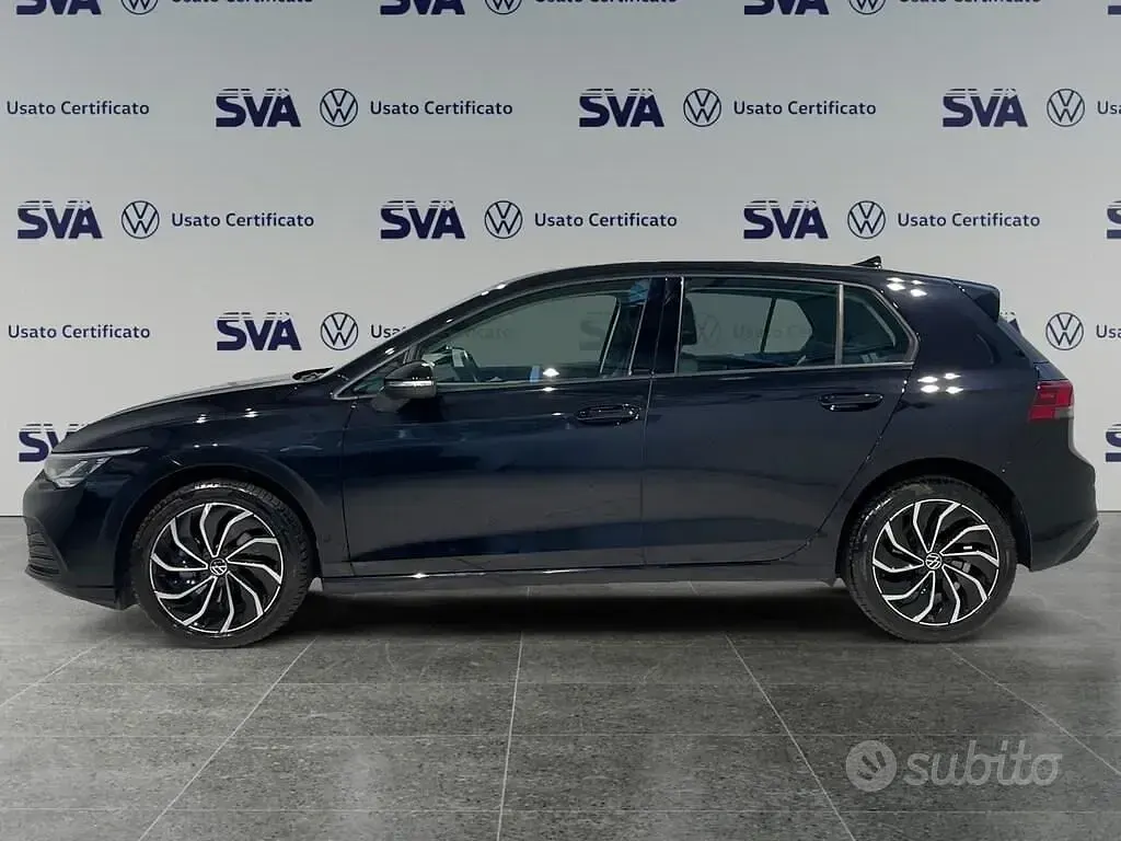 Usata VW Golf VIII Life 116 CV (85 kW) 2023 Nero Berlina