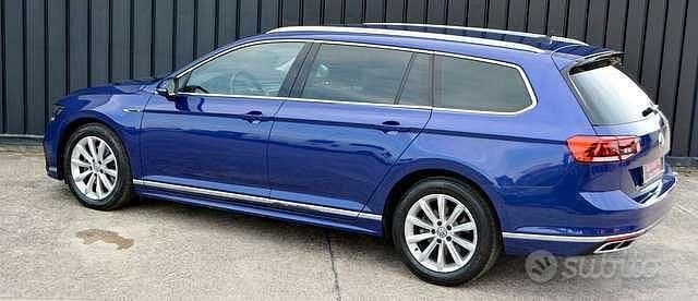 Usata VW Passat R-line 150 CV (110 kW) 2020 Blu/azzurro Station wagon