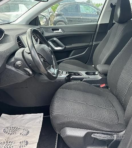 Usata Peugeot 308 102 CV (75 kW) 2018 Nero Berlina