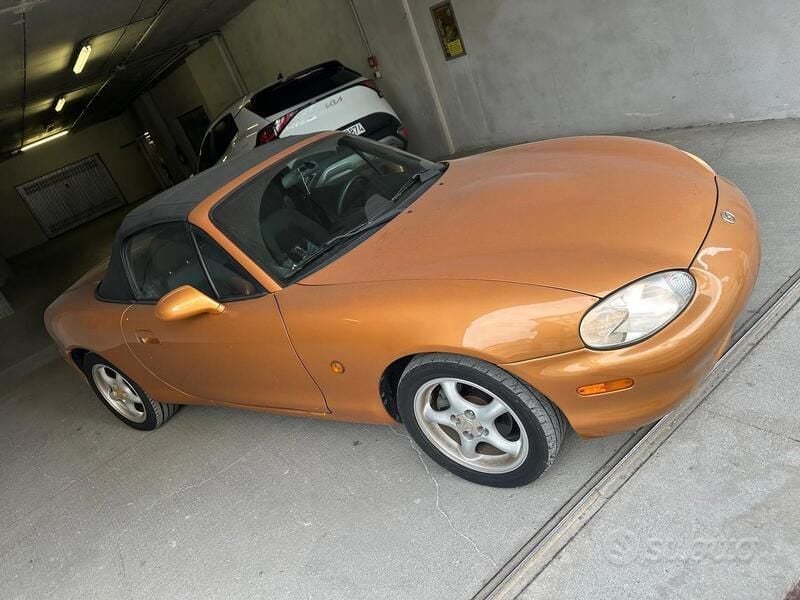 Arancione Usata 1998 Mazda MX5 Cabrio | 8500 € (Buon prezzo) - Immagine 1/4