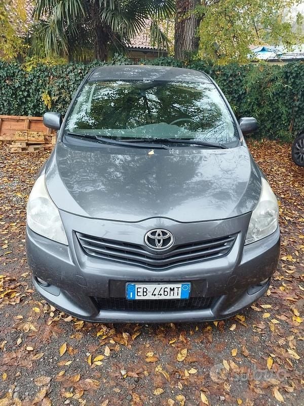 Usata Toyota Verso 150 CV (110 kW) 2010 Grigio Monovolume