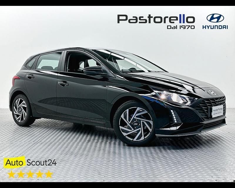 Argento Usata 2024 Hyundai i20 Monovolume | 17.950 € (Cara) - Immagine 1/4