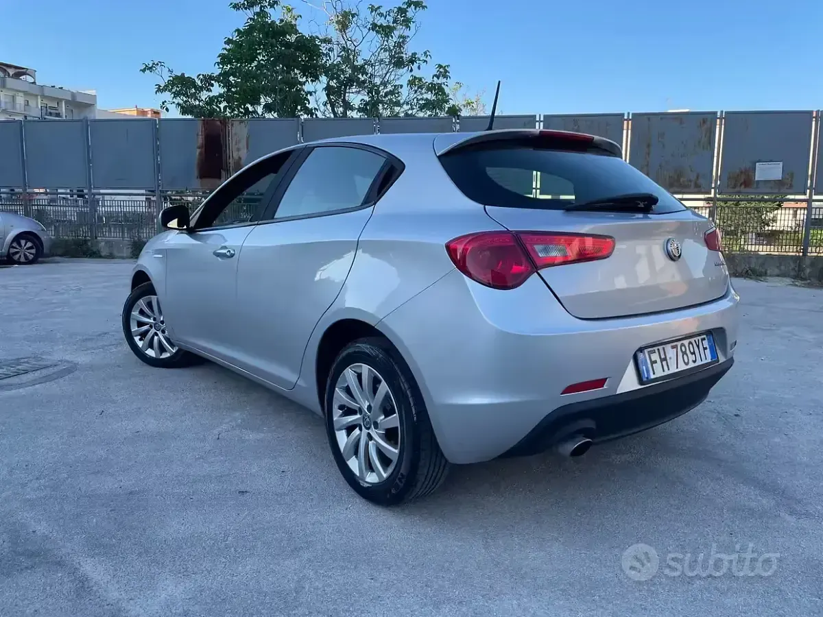 Usata Alfa Romeo Giulietta Super 120 CV (88 kW) 2017 Grigio Utilitaria