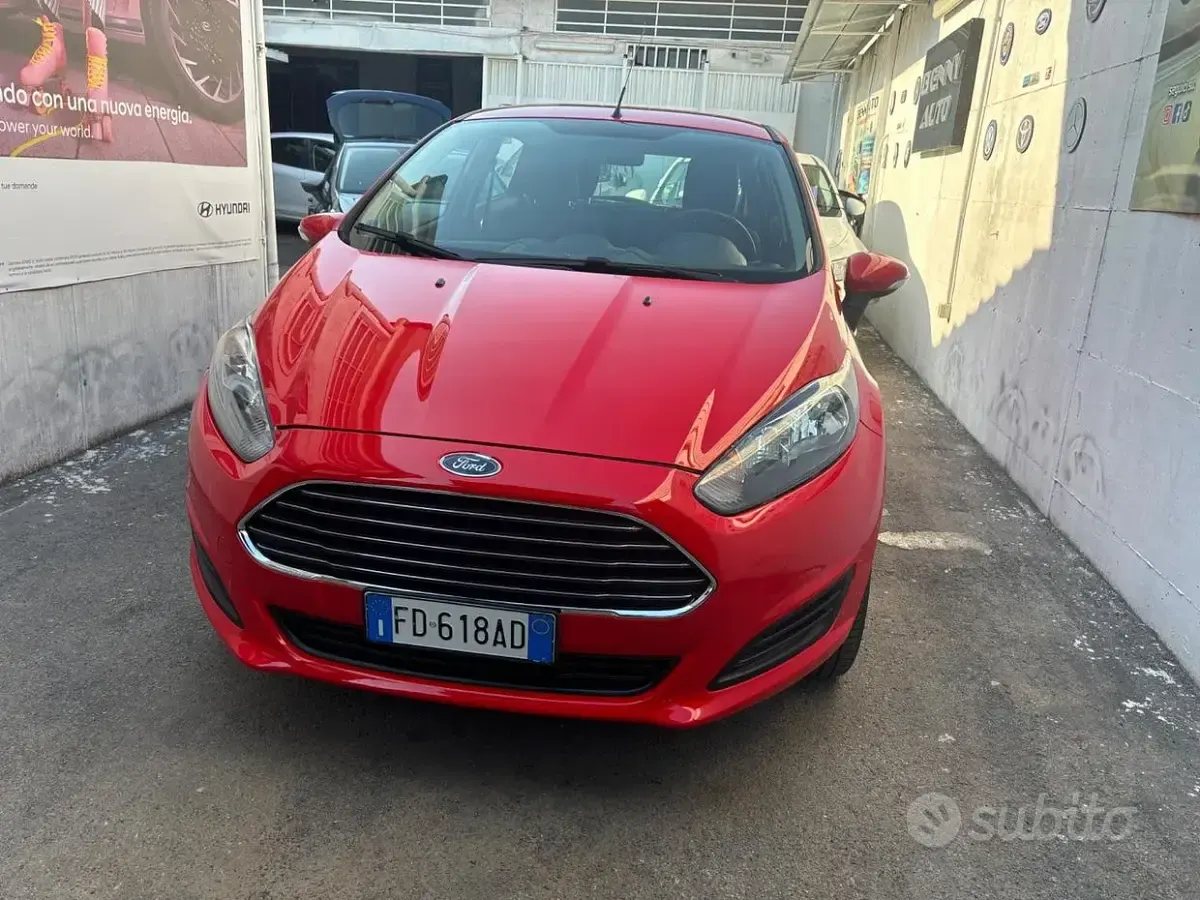 Usata Ford Fiesta Business Edition 80 CV (58 kW) 2016 Rosso Utilitaria
