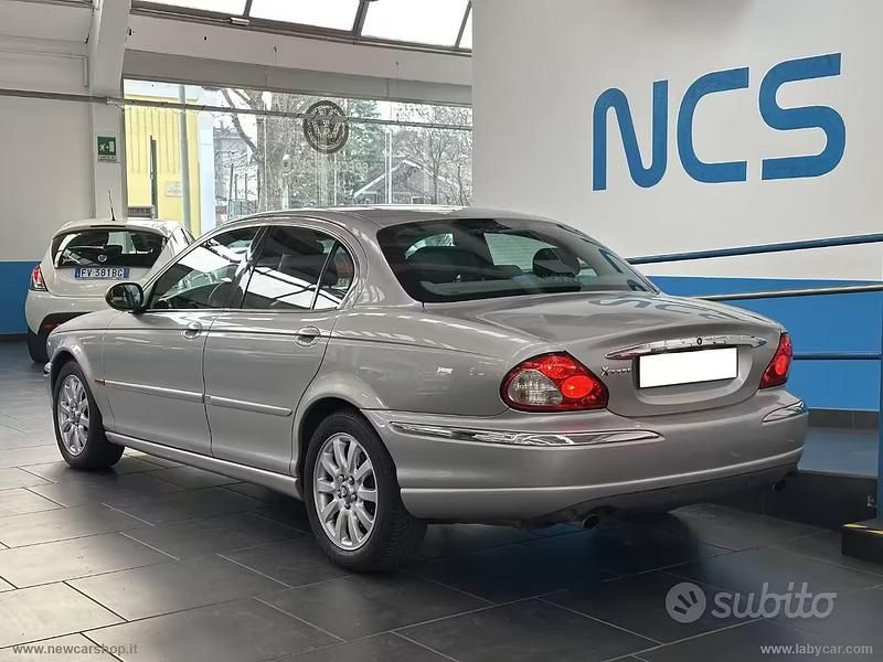 Usata Jaguar X-type Executive 196 CV (144 kW) 2001 Argento Berlina