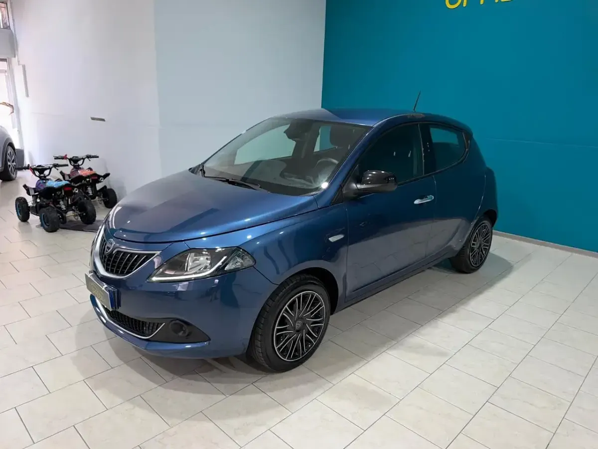 Usata Lancia Ypsilon 69 CV (50 kW) 2022 Blu Utilitaria