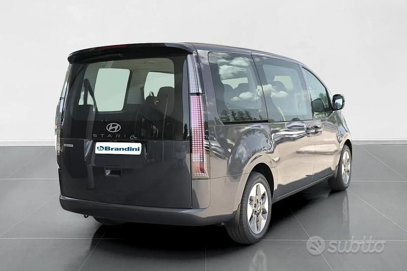 Nuova Hyundai Staria 160 CV (117 kW) 2025 Grigio Monovolume