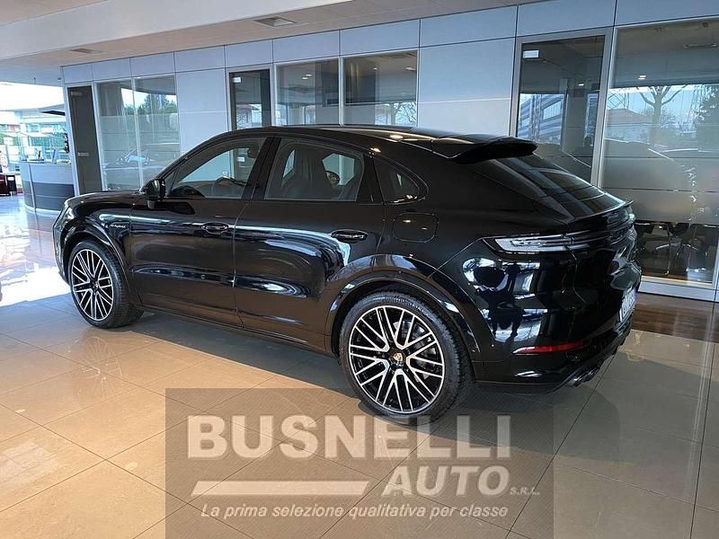 Usata Porsche Cayenne 470 CV (345 kW) 2023 Nero cromite SUV