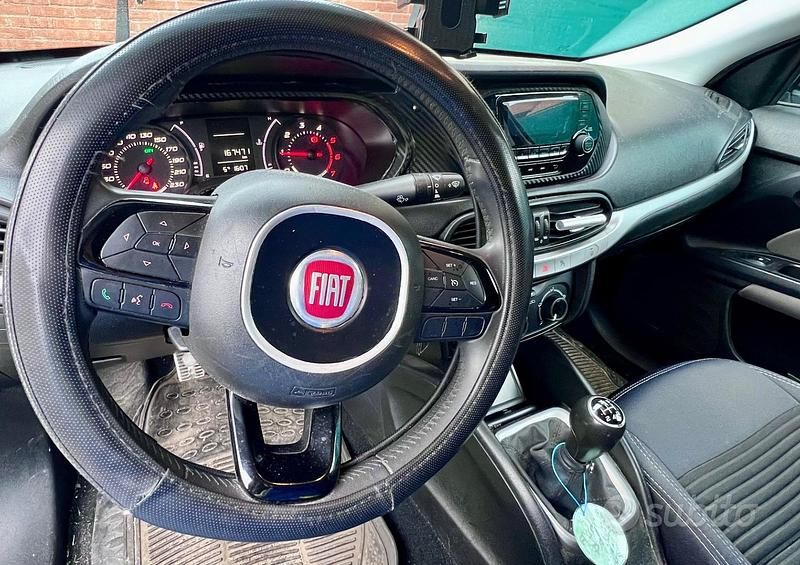 Usata Fiat Tipo 95 CV (69 kW) 2017 Grigio Berlina