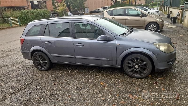 Usata Opel Astra 82 CV (60 kW) 2006 Grigio Station wagon