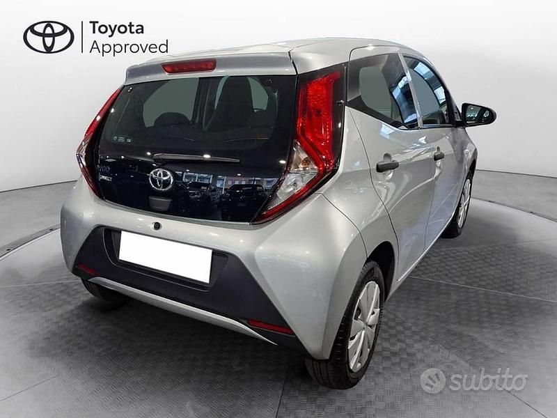 Usata Toyota Aygo Business Edition 72 CV (52 kW) 2021 Silver met Utilitaria