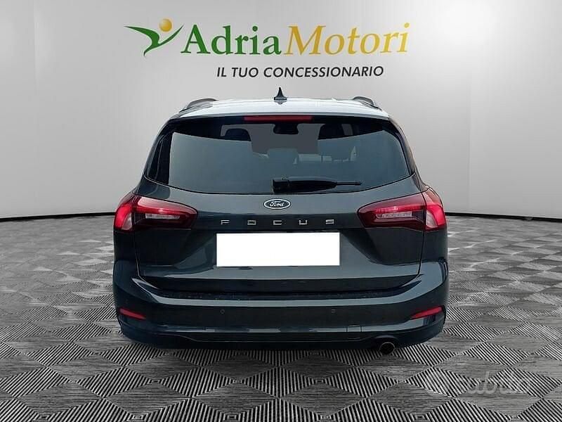 Usata Ford Focus ST 116 CV (85 kW) 2023 Grigio scuro Station wagon