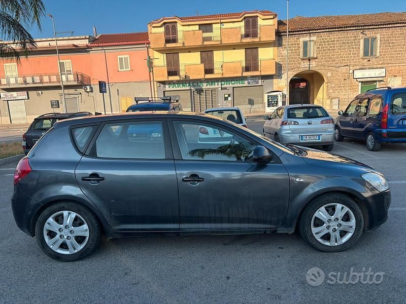 Usata Kia Ceed 90 CV (66 kW) 2007 Utilitaria