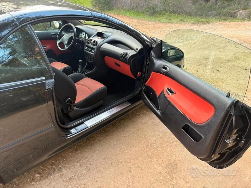 Usata Peugeot 206 CC 2002 Nero Cabrio