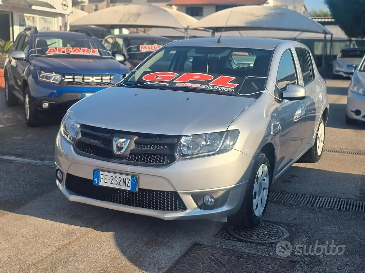 Usata Dacia Sandero Lauréate 90 CV (66 kW) 2016 Berlina