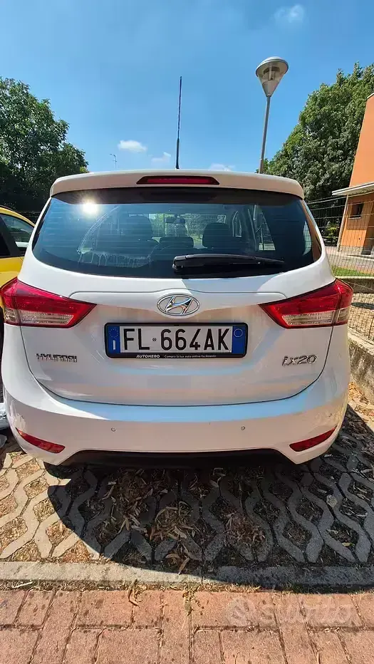 Usata Hyundai ix20 Comfort 90 CV (66 kW) 2017 Bianco Utilitaria