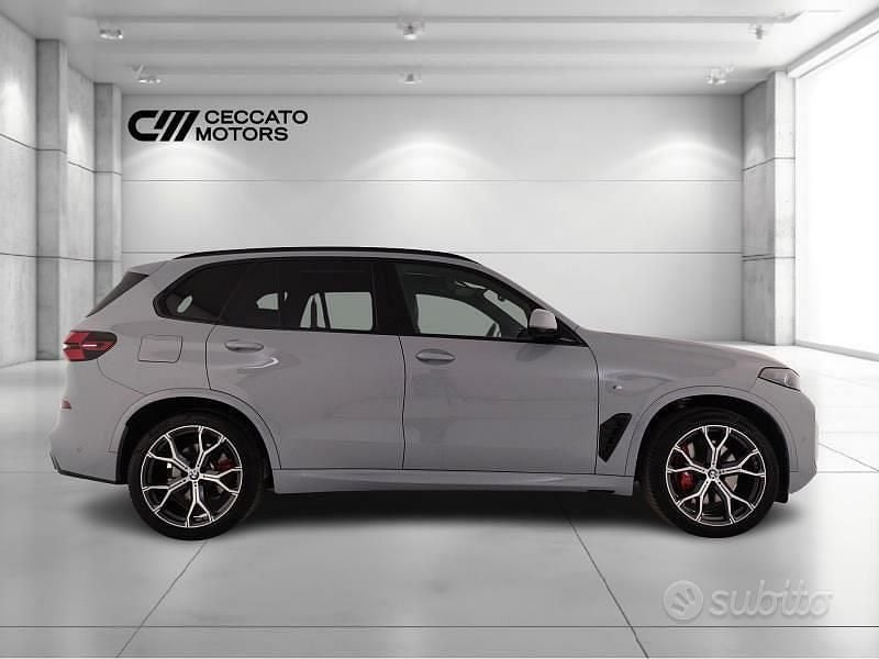 Usata BMW X5 Comfort Edition 298 CV (219 kW) 2024 Grigio SUV