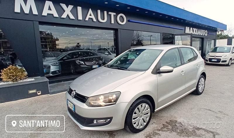 Grigio Usata 2013 VW Polo Tre volumi | 5500 € (Super prezzo) - Immagine 1/4