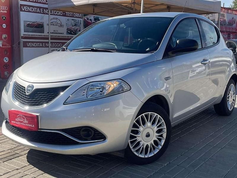 Usata Lancia Ypsilon S 95 CV (69 kW) 2018 Argento Utilitaria