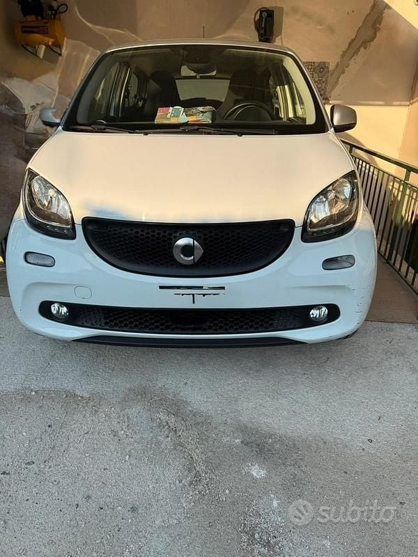 Bianco Usata 2017 Smart ForFour Utilitaria | 6000 € (Super prezzo) - Immagine 1/4