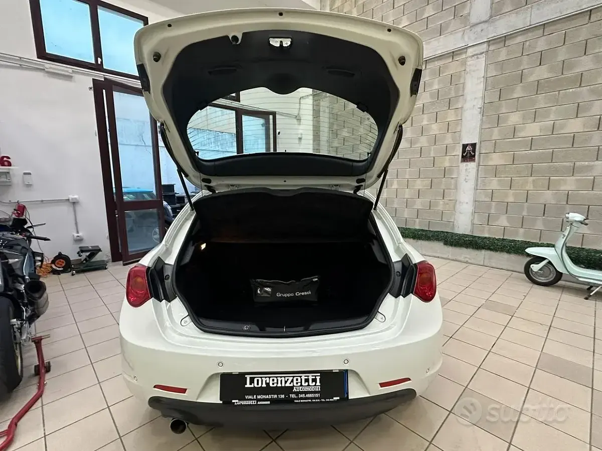 Usata Alfa Romeo Giulietta 105 CV (77 kW) 2011 Bianco Utilitaria