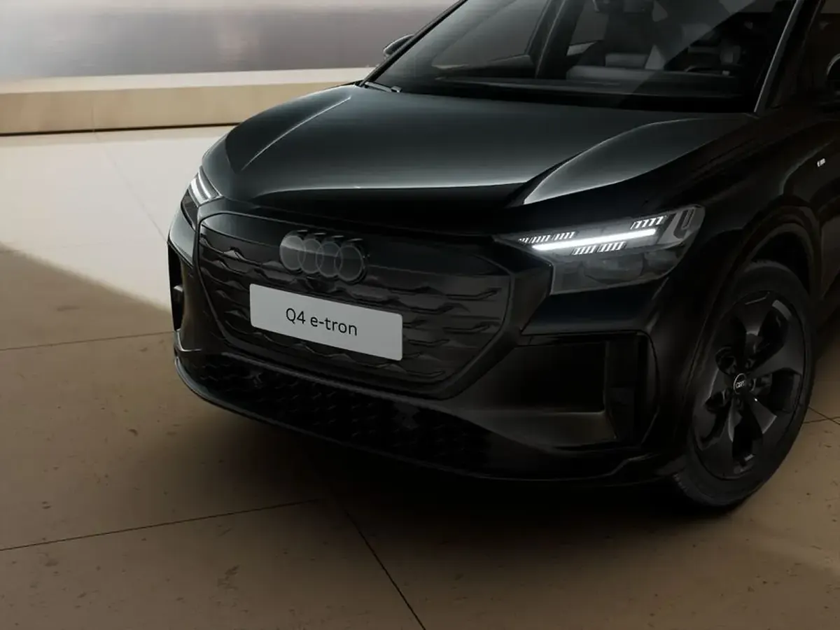 Nuova Audi Q4 Sportback e-tron S-Line 2026 Nero mito metallizzato SUV