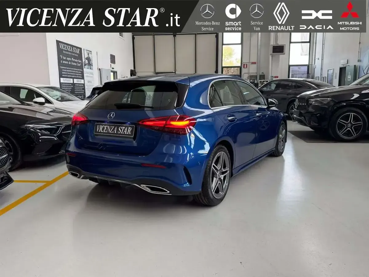Usata Mercedes A180 Premium 116 CV (85 kW) 2024 Blu Berlina