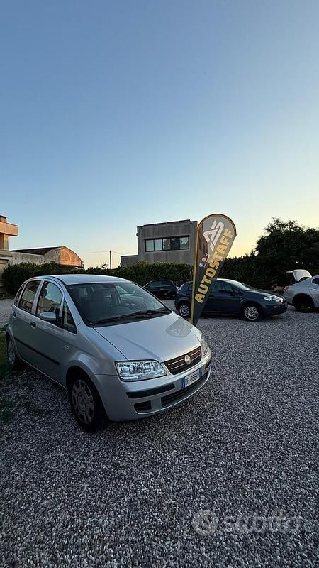 Usata Fiat Idea 70 CV (51 kW) 2008 Grigio Monovolume
