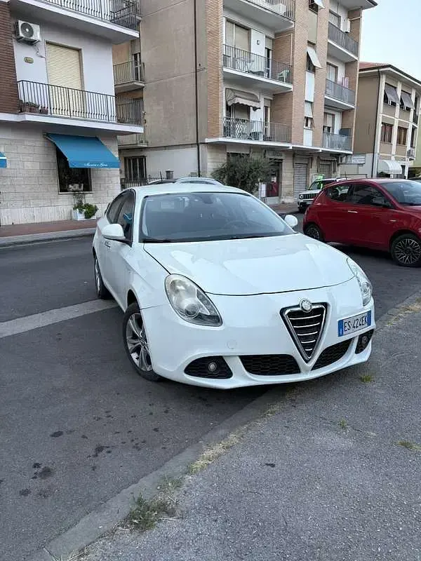 Usata Alfa Romeo Giulietta Progression 105 CV (77 kW) 2013 Bianco Utilitaria