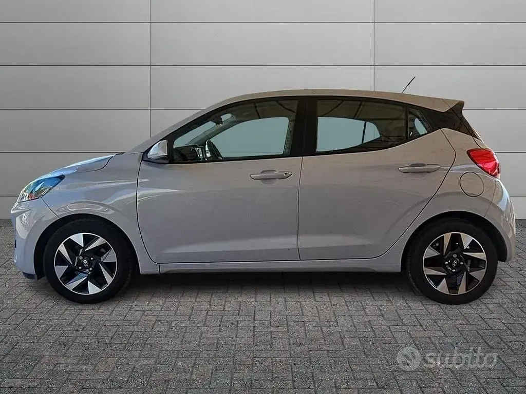 Usata Hyundai i10 67 CV (49 kW) 2023 Bianco Utilitaria