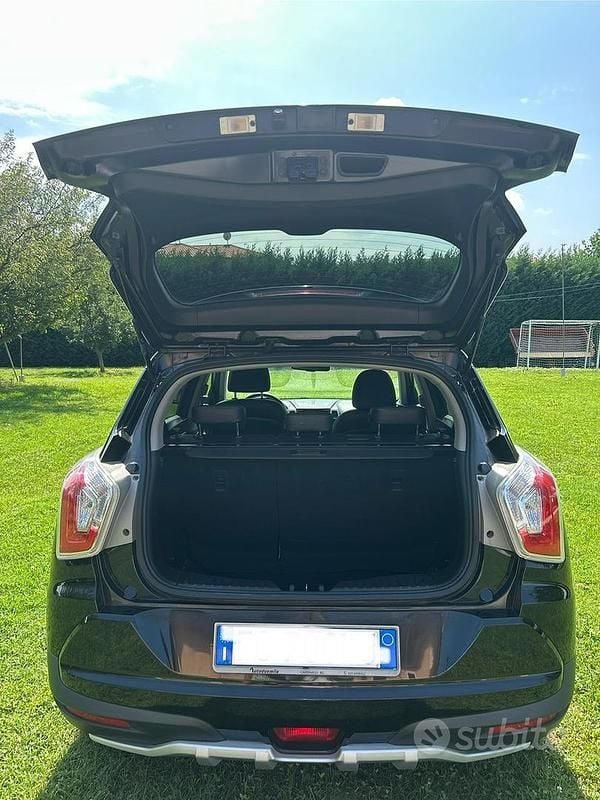 Usata Ssangyong (KGM) Tivoli 116 CV (85 kW) 2016 Nero SUV